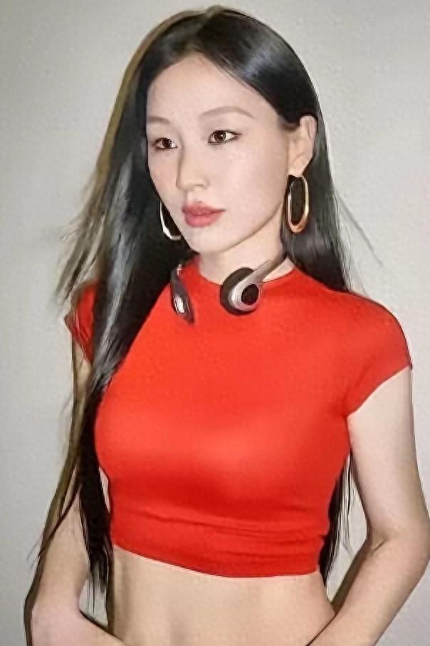 王家卫一句要“搞”她，秦雯说她胸大，金靖没想到就自己这样火了