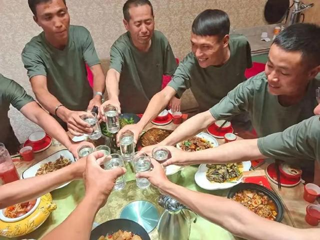 退休战友聚会老是吃吃喝喝没有生命力，改为组织旅游深受大家欢迎