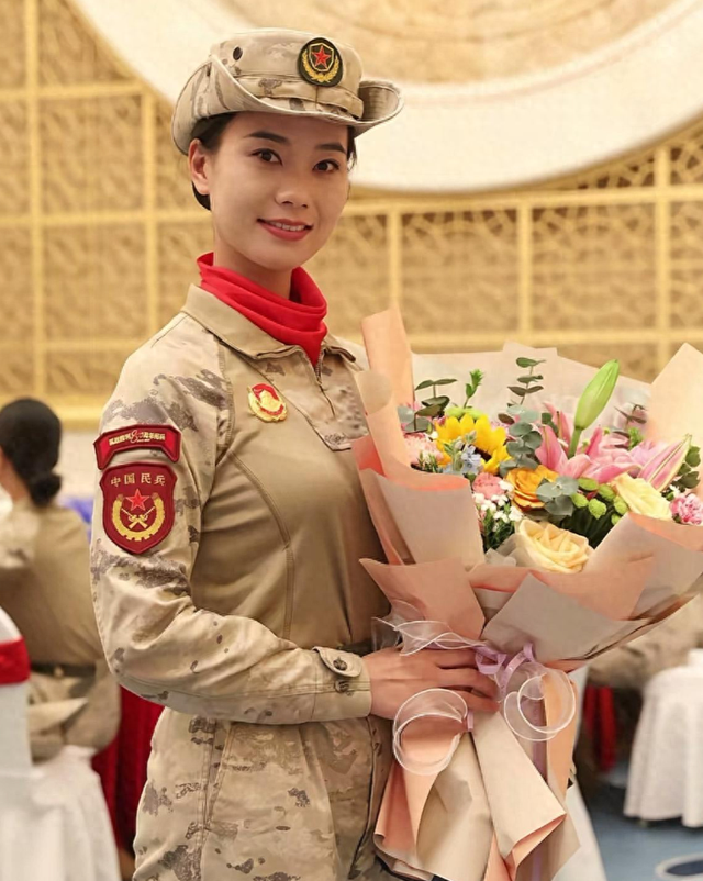 这才是该追的星！女民兵李思颖阅兵回家后仅半天，又有一个新身份