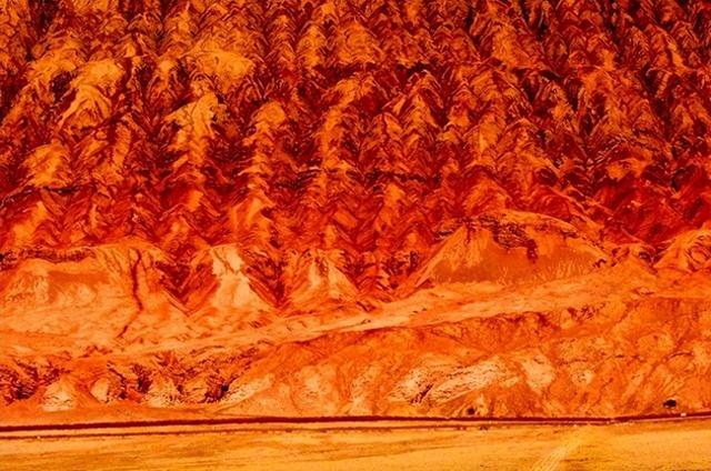 新疆“火焰山”：历史上烧了129年，损失超万亿！扑灭后惊艳世人