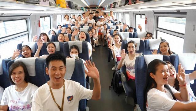 河口→大理旅游专列开行!入境游热潮挡不住!