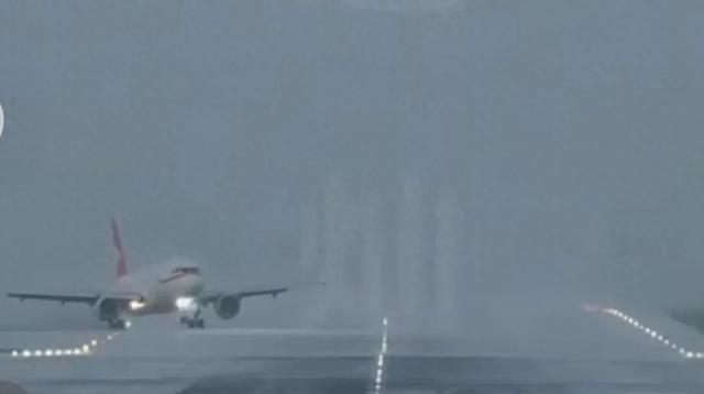 天津航空一飞机降落时偏出跑道碾坏边灯，客服回应：天气不好，安全管理部门已介入调查