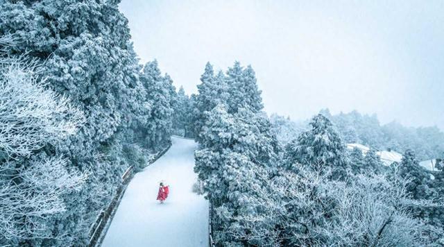 庐山初雪记：红裙油伞赴云端冰雪之约！