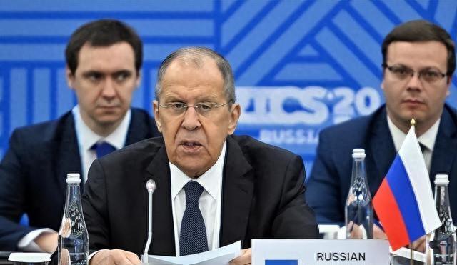 24小时变脸！高市早苗刚示好，日本怒砸9万亿，要和中方硬碰硬？