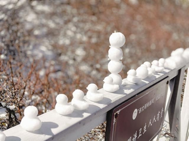 大理苍山：冬日首场降雪引客来