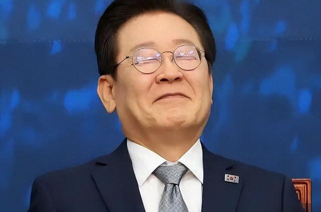 吃完了酒席	，李在明启程离京，临走前终于对华改口，一个时代告终