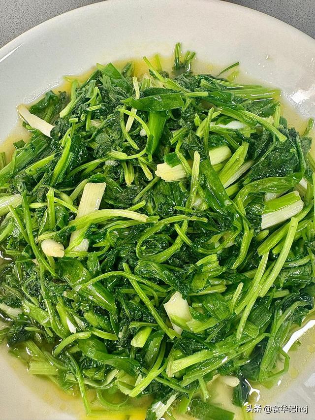 “补品一堆，不如香菜一把”，每天吃一点，作用非常大，别不懂