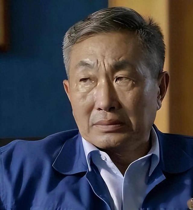 别作了！杜源住别墅开40万车，徒手洗车闪伤腰，只为省20块洗车钱