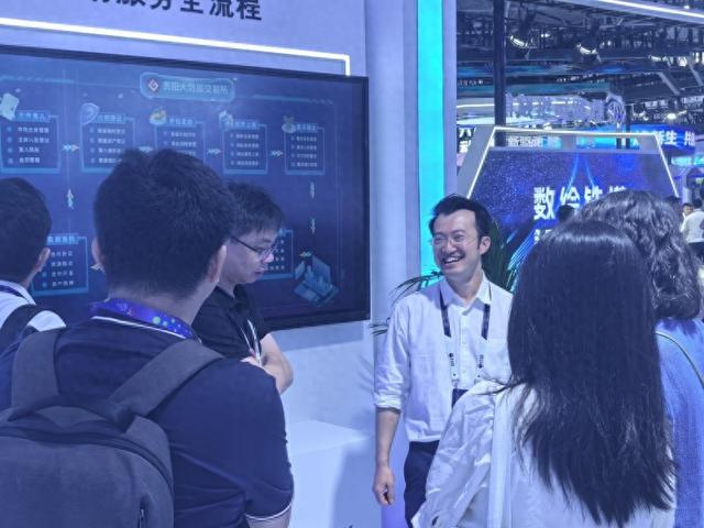 所见即未来——贵州大数据集团展馆用心用情“妆点”迎接四方宾客侧记