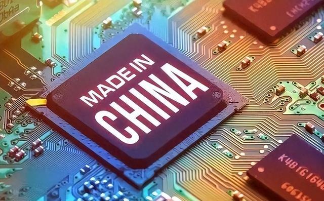 中国芯片取得重大技术突破，绕开EUV光刻机，ASML彻底傻眼了