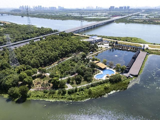 “逛得舒心又干净！”诸葛城周边整治升级游客为武汉经开区“四线一口”工作点赞