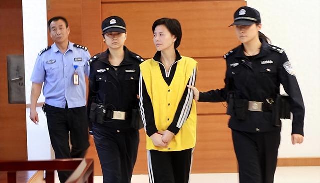 凭姿色4年借了17亿，靠“借钱“过奢靡生活的她，最终下场太惨​