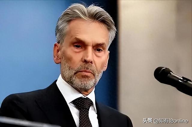 营收狂跌12%！ASML被荷兰光刻机新规坑惨，CEO警告：赶快放开