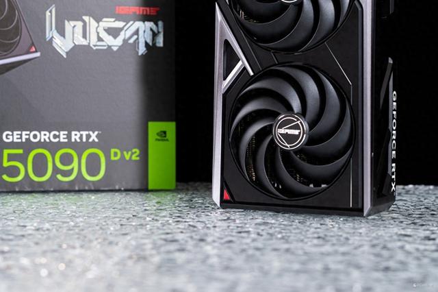 iGame RTX 5090 D v2火神显卡评测：凌厉方正硬汉！性能依旧能打！