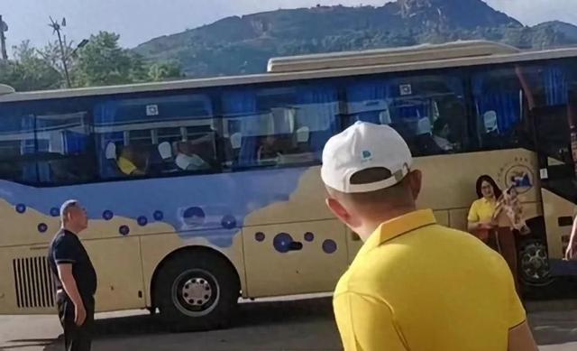 谁能想到花了三四千准备安心旅游,最后成了烈日下无助的“烤肉”