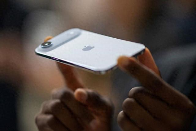 最薄iPhone，最大的取舍：功能缩水、续航缩水、散热缩水