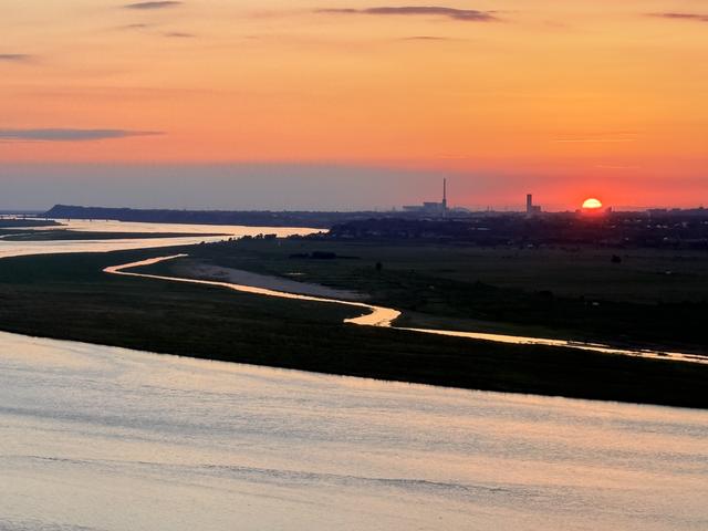 金鸡岭观景台“消夏夜”点亮黄河畔，奏响文旅惠民新乐章