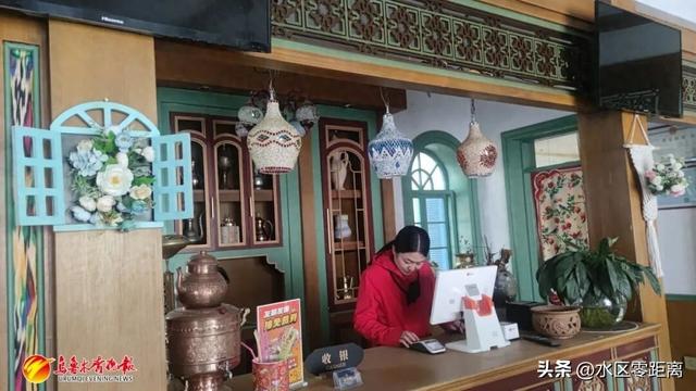 红石榴餐厅成最新网红地标，游客络绎不绝