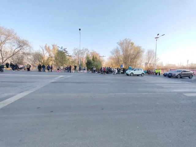 记录德州:岔河河堤上的大集,人山人海,异常热闹