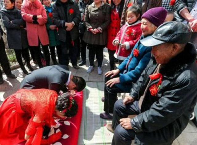 结婚背百万债，夫妻AA成趋势	，难怪都不结婚，这些原因压倒很多人