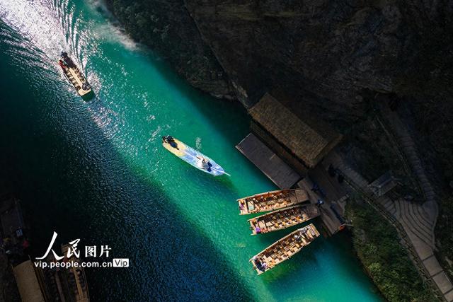 湖北鹤峰：舟行碧波上 人在画中游