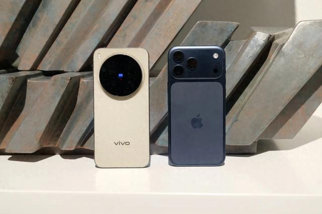 VIVO X300Pro简单对比iPhone17ProMax |外观、发热、屏幕等