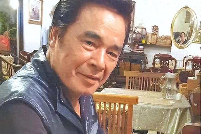 “6个老婆”同住一室，每人每月7万零花钱，71岁又娶第七房小娇妻