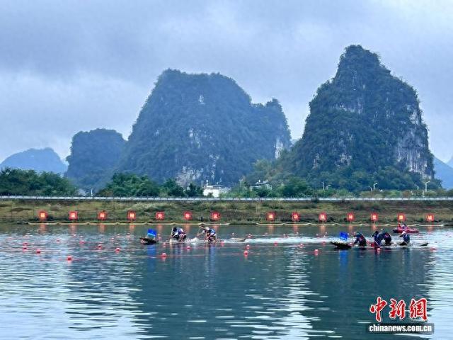 广西阳朔首届遇龙河竹筏竞速赛开赛 助推体育文旅融合