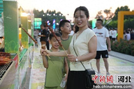 河北隆尧：最美消夏夜 欢乐不停