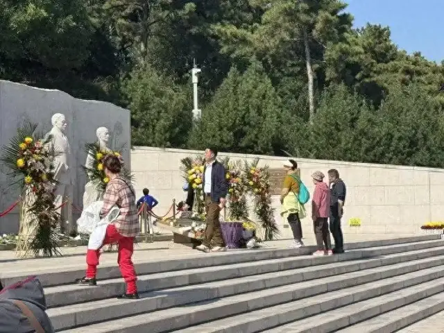 吴石的人格魅力	，使《沉默的荣耀》热度不减，有极强的现实意义