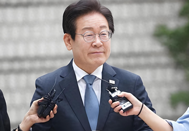 刚见完李在明，不到24小时，特朗普发来邀请，有件大事要和中国谈