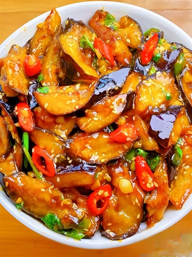 红烧茄子如何做才好吃（这才是红烧茄子最简单家常的做法）
