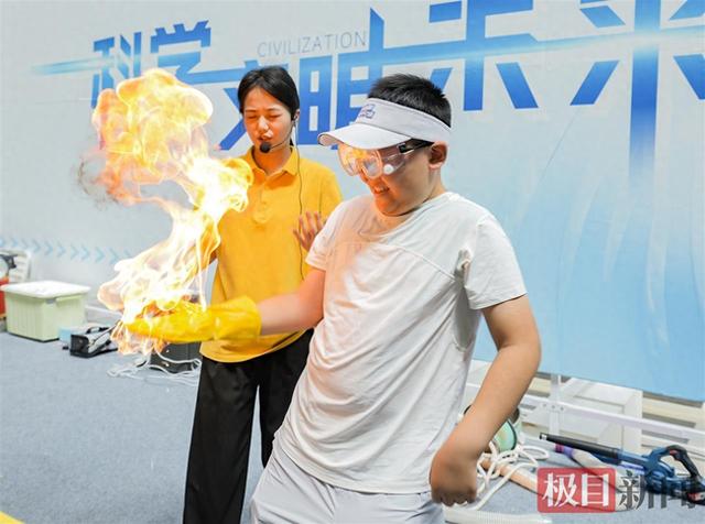 武汉“科技游”暑期持续升温，日均万余人打卡湖北科技馆