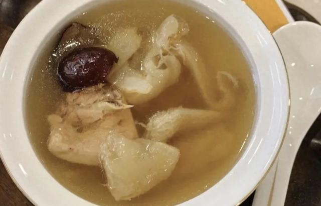 西洋参花胶鸡汤的做法 西洋参花胶鸡汤的做法窍门