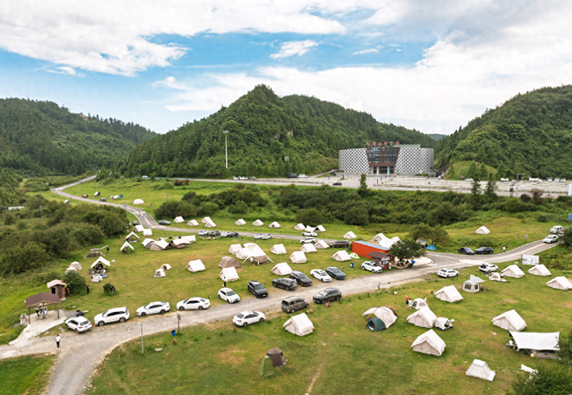 今年前三季度武隆游客量、消费额双增长——游客为何愿意留下来？