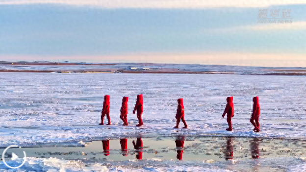 新疆阿勒泰：冰浮 解锁冬季新体验