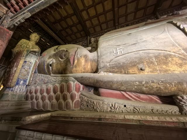 张掖大佛寺最大两个看点，西夏卧佛与土塔，各有什么特点呢？