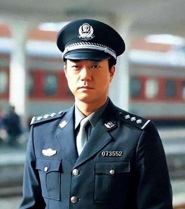 董勇现状：和二婚老婆住北京豪宅，57岁真显老	，与女儿同框像爷孙