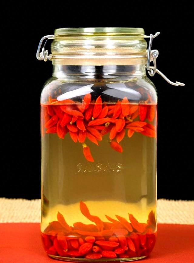 10 款家常泡酒配方，在家就能泡，步骤简单，新手也能一次成功！