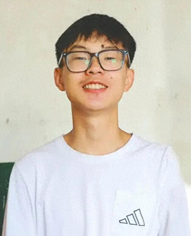 寒门难挡青云志！父母残疾、幼时重伤，贫困天崩开局却考出642分
