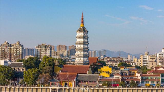 万里长江第一塔，千年古刹听潮声：安庆迎江寺探秘