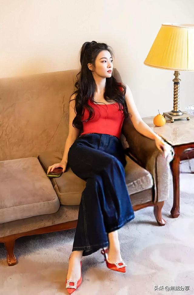 王楚然，′真是从头美到脚丫子。