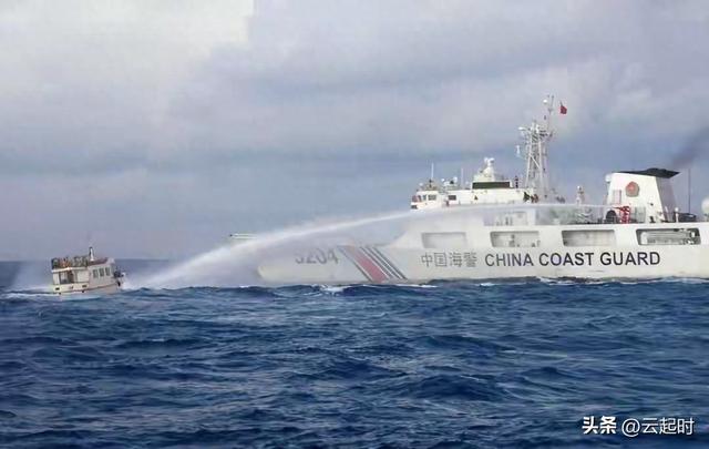 南海交锋，菲船挑衅遭中国海警果断驱离