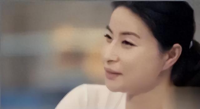 全网恭喜！45岁霍启刚又升职了，级别很高，妻子郭晶晶立了大功