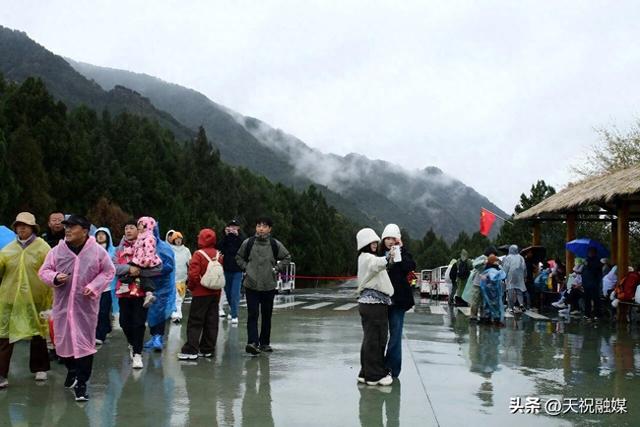 天祝冰沟河景区：秋色引客来 云海添韵味​