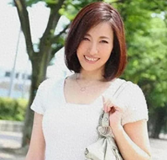 Thin and beautiful, the very charming national aunt in the island country film, Nozomi Tanihara(01)