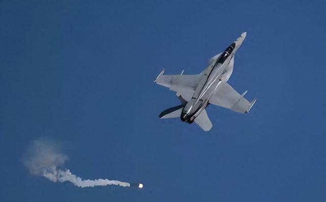 出大事了，美战机被导弹击落，谁干的？调查结果公布	，英法俄失声