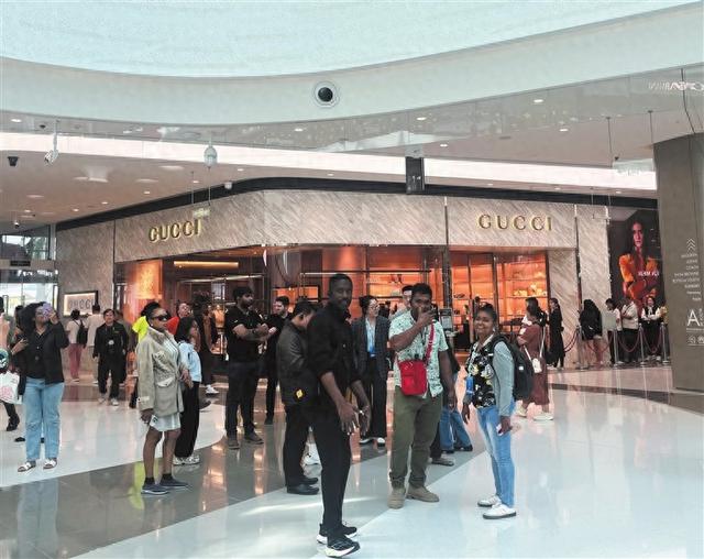 “全球南方”媒体记者走进cdf三亚国际免税城、三亚国际游艇中心