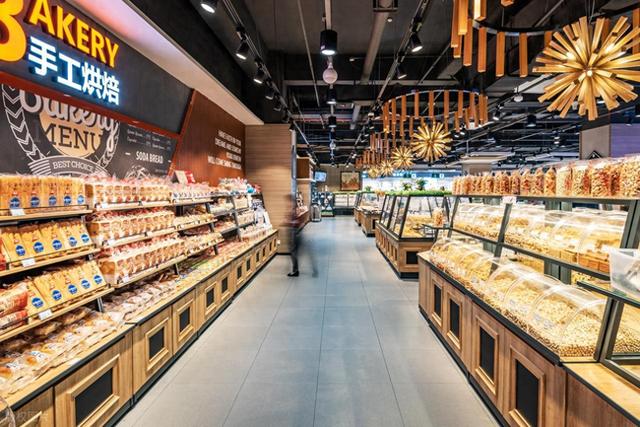 永辉超市半年狂关227家店,亏损超2亿!胖东来模式是救星还是陷阱？