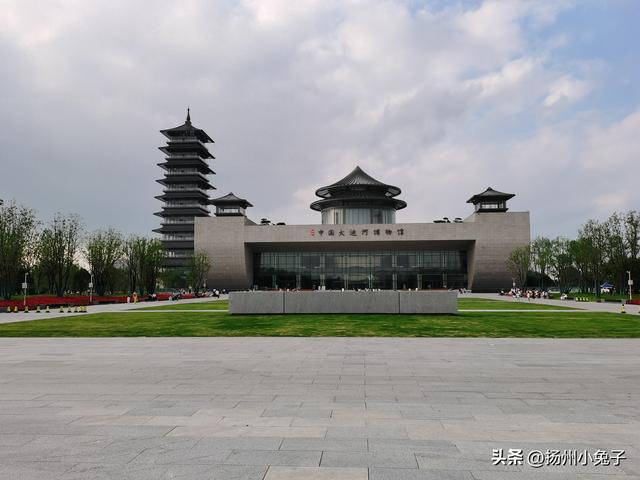 去二号厅，乘船看风景